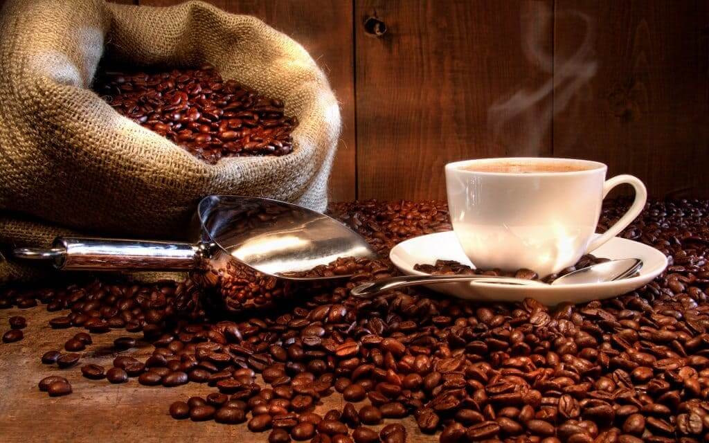 freegreatpicture-com-16842-coffee-and-coffee-beans-close-up